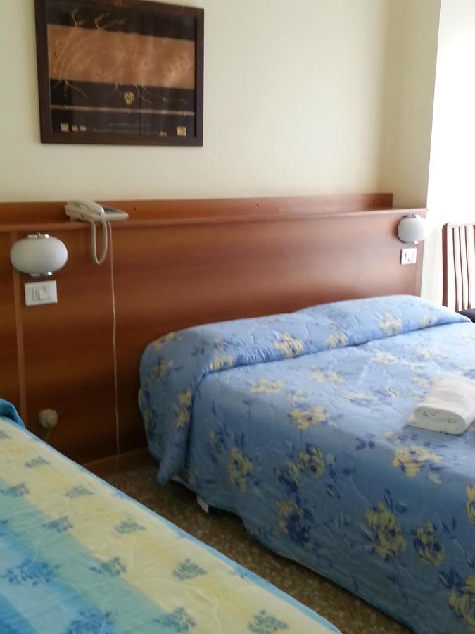 Hotel Lombardia Seveso Pokój zdjęcie